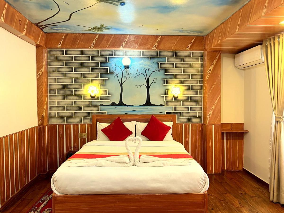 Thamel Seasons Hotel กาฐมาณฑุ ภายนอก รูปภาพ